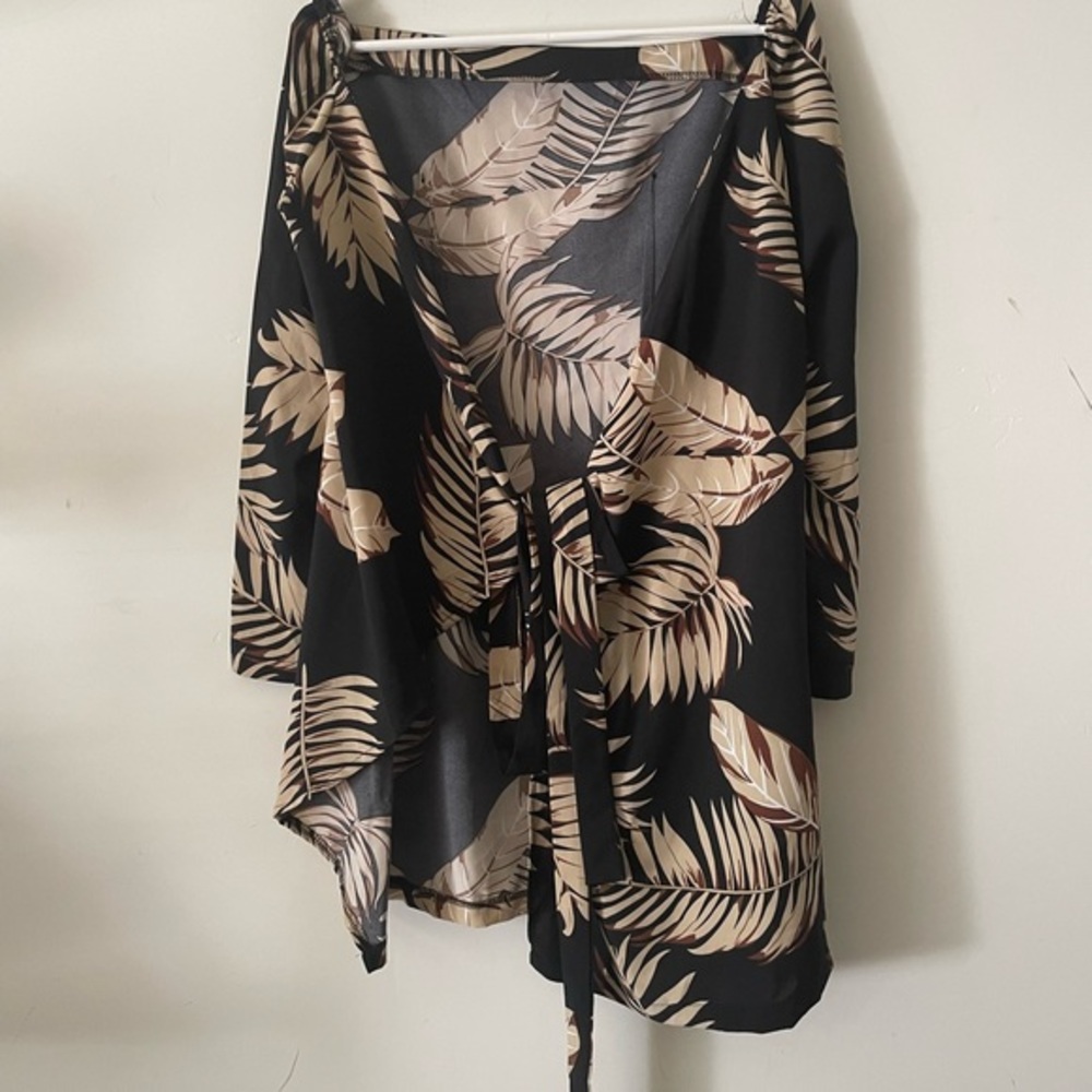 Black blouse with tropical beige leaves. Long sleeves. Long back clopped front.